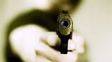 L'arrestato ha puntato una pistola ad aria compressa alla nuca di un nigeriano (foto archivio)