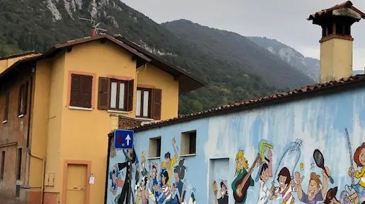 Mondo a colori. L’ingresso dell’oratorio di Caionvico in cui si trova il Punto Comunità