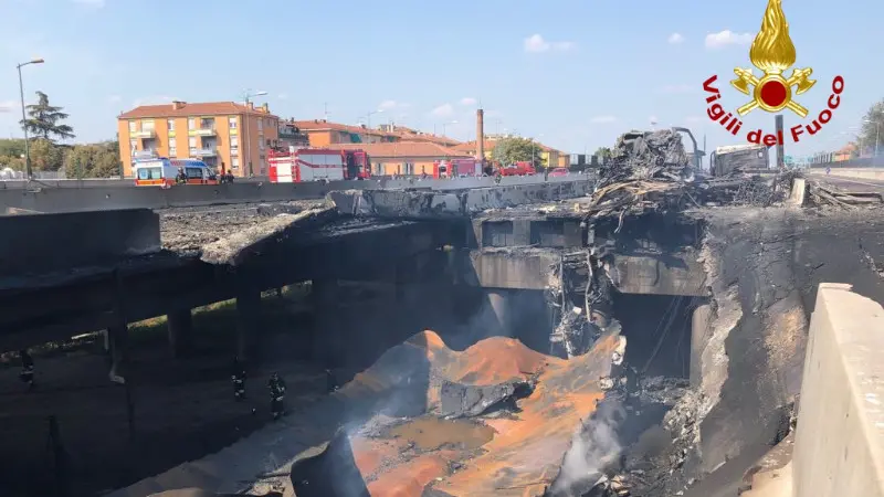 Borgo Panigale, Vigili del Fuoco Usar al lavoro dopo l'esplosione
