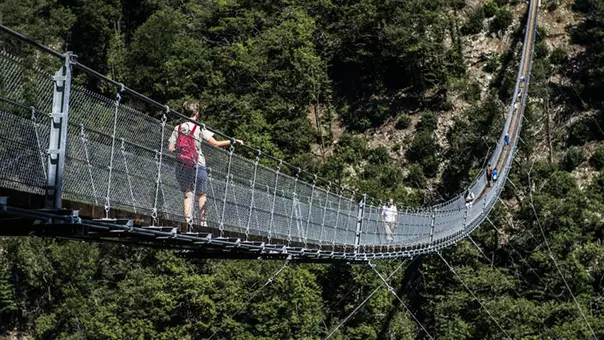 Un ponte tibetano (immagine d'archivio)