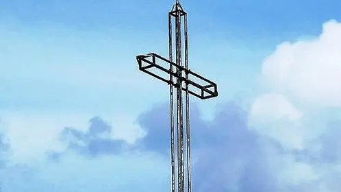 La croce è stata portata sul monte dai combattenti e reduci - © www.giornaledibrescia.it
