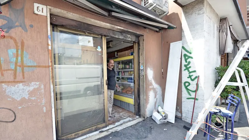 Rogo dal fruttivendolo in via Crotte