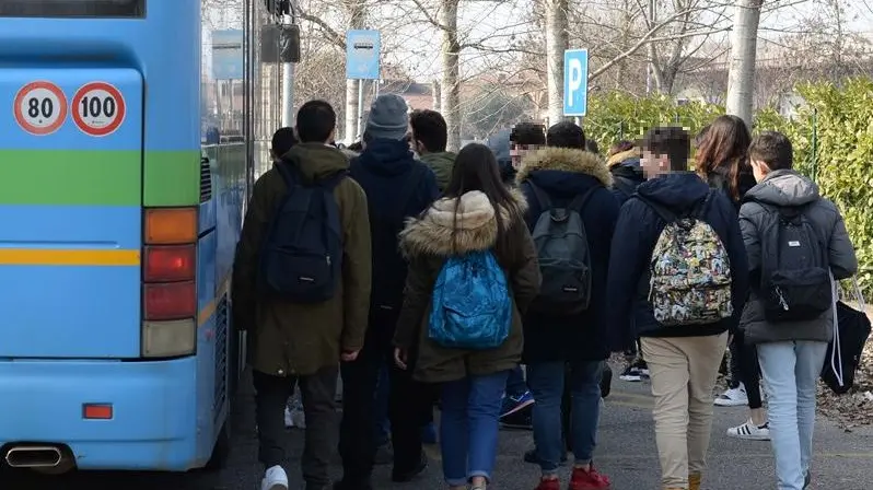 Il pullman. Sono tantissimi gli studenti che ne fanno uso