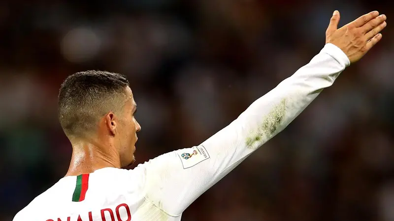 Cristiano Ronaldo con la maglia del Portogallo - Foto Ansa/Epa Friedemann Vogel