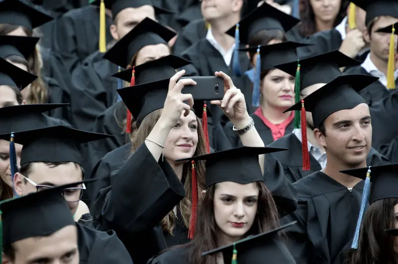 La cerimonia di consegna dei diplomi di UniBs in piazza Loggia