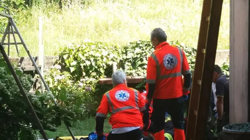 Esplode bombola, ustionato vigile del fuoco