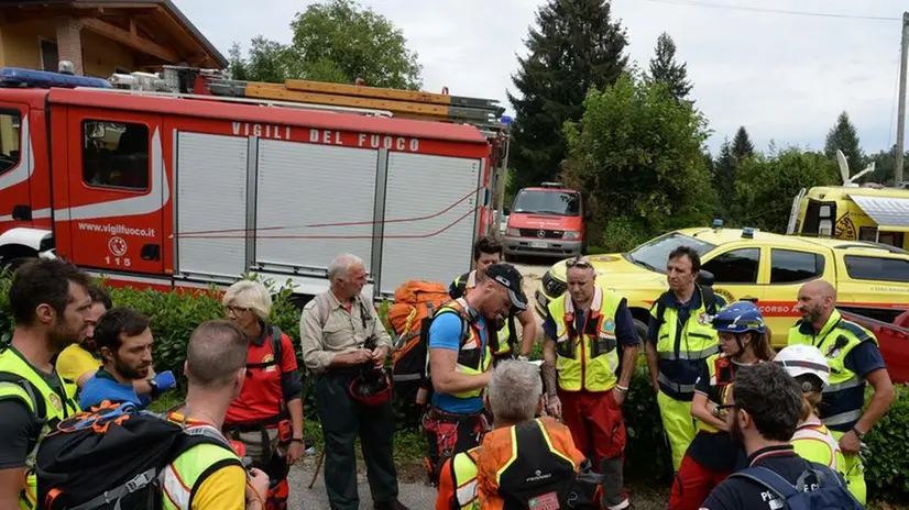 Gli operatori. Da stamattina la Protezione Civile coordina le ricerche