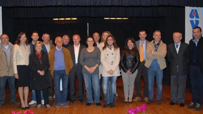 Sul palco. Una passata premiazione dei donatori più fedeli della sezione avisina