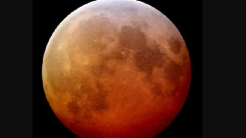 La luna rossa  - © www.giornaledibrescia.it