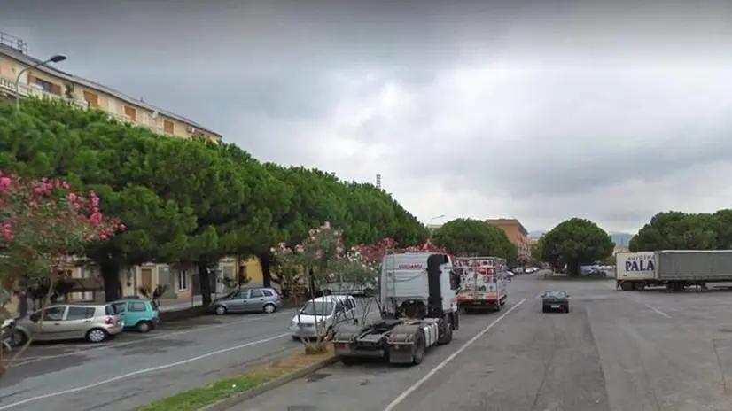 In sosta. Il carburante era nascosto in piazzale S. Lorenzo a Vado Ligure