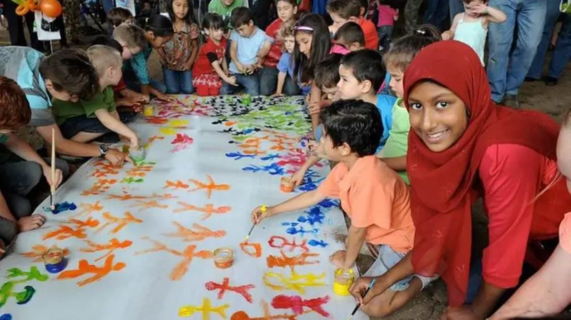 Una festa nel nome dell'interculturalità - © www.giornaledibrescia.it