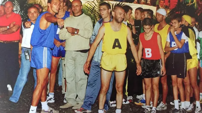 Tutti pronti. In una foto di qualche tempo fa, alcuni atleti si preparano a correre il Palio - © www.giornaledibrescia.it