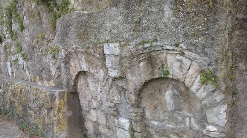 Fronte lago. La traccia di un edificio romano a Clusane - © www.giornaledibrescia.it