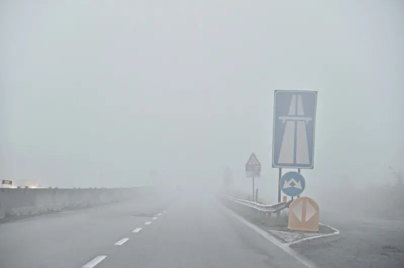 Prima nebbia dell'anno sul Bresciano stamane - Foto Putelli/Neg © www.giornaledibrescia.it