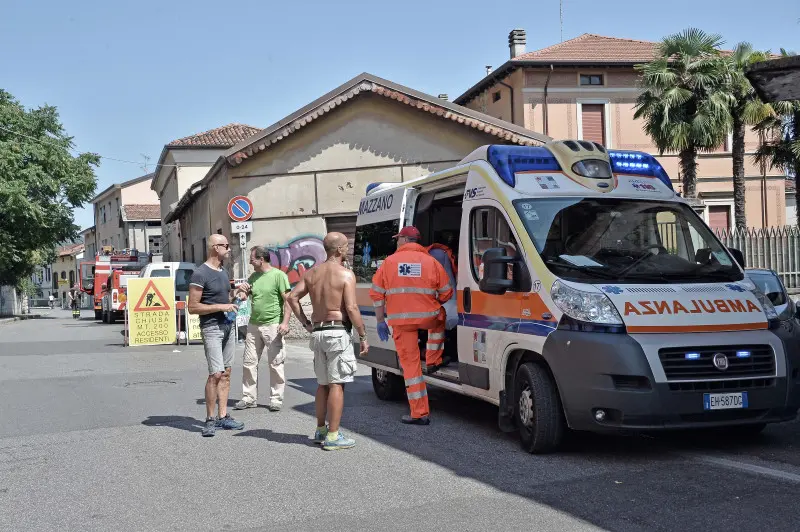 I soccorsi in via Sant'Orsola, a Caionvico