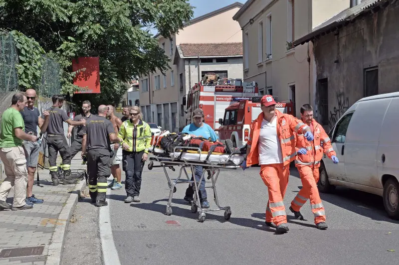 I soccorsi in via Sant'Orsola, a Caionvico