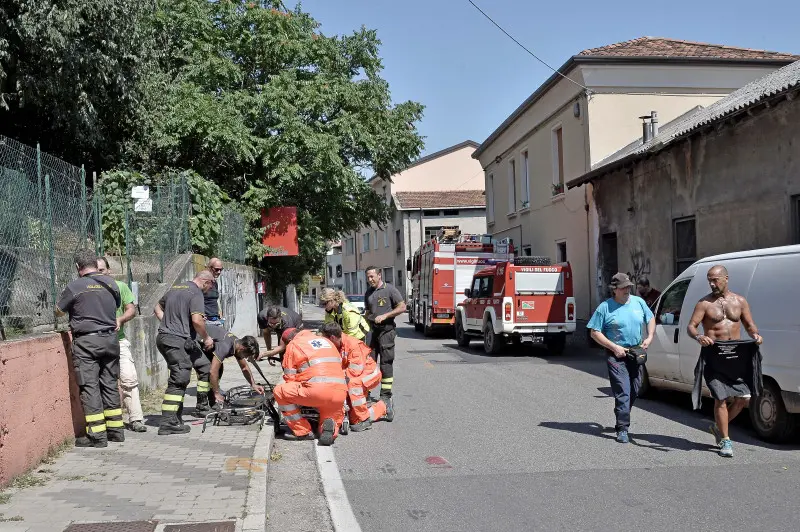 I soccorsi in via Sant'Orsola, a Caionvico