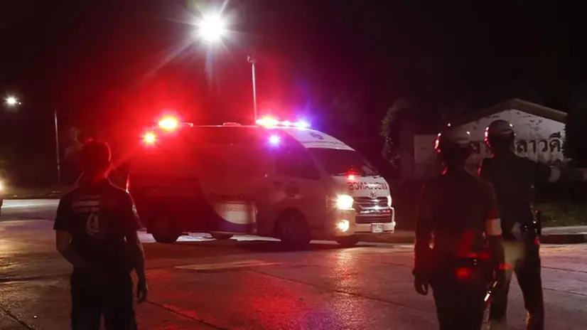 Uno dei mezzi di soccorso intervenuti oggi - Foto Ansa/AP by Vincent Thian