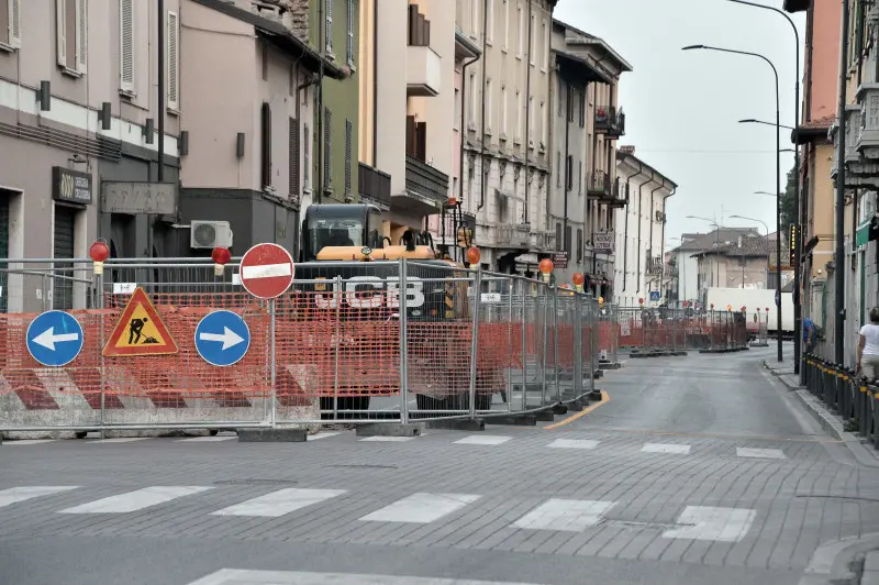Automobilisti contromano in via Milano
