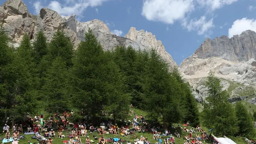 Affollate anche in estate. Le Dolomiti potrebbero divenire a numero chiuso