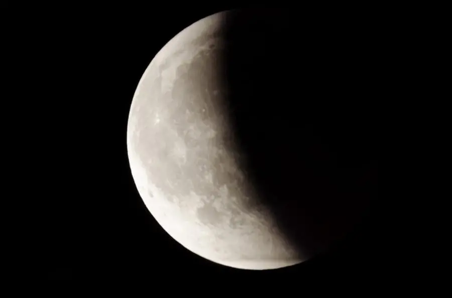 Le affascinanti foto dell'eclissi di luna