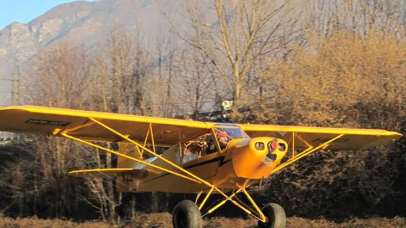 Un ultraleggero in volo sulla (vecchia) aviosuperficie del Campo Volo Nord - Foto tratta dalla pagina Facebook di Campo Volo Nord