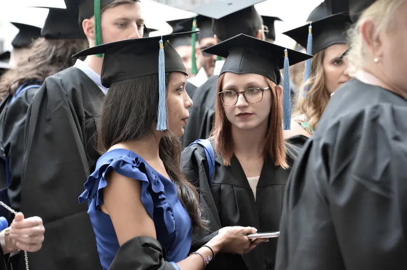 La cerimonia di consegna dei diplomi di UniBs in piazza Loggia