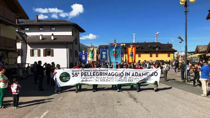 Pellegrinaggio in Adamello, le Penne nere al Tonale