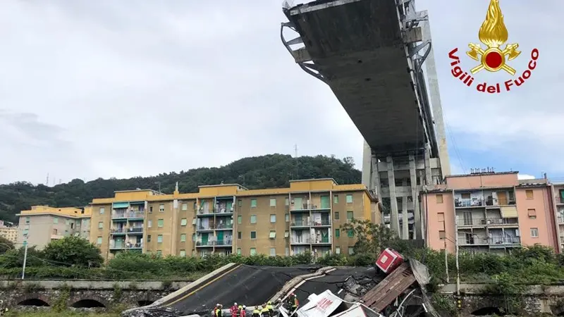 Il crollo del ponte Morandi, a Genova