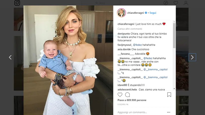 Mamme vip, figli, baci e Instagram