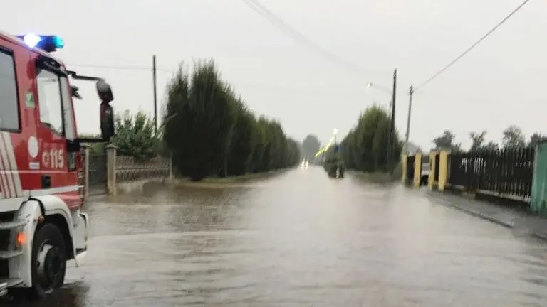 Maltempo, decine di allagamenti nella Bassa