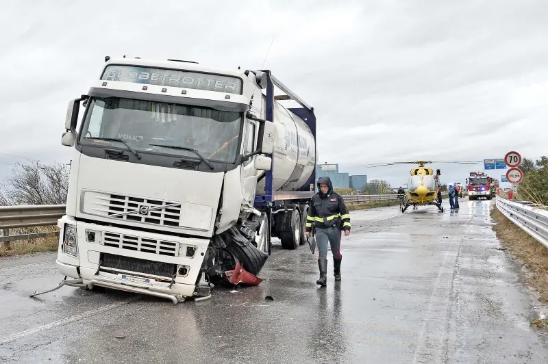 Schianto a Montichiari, traffico in tilt sulla Goitese
