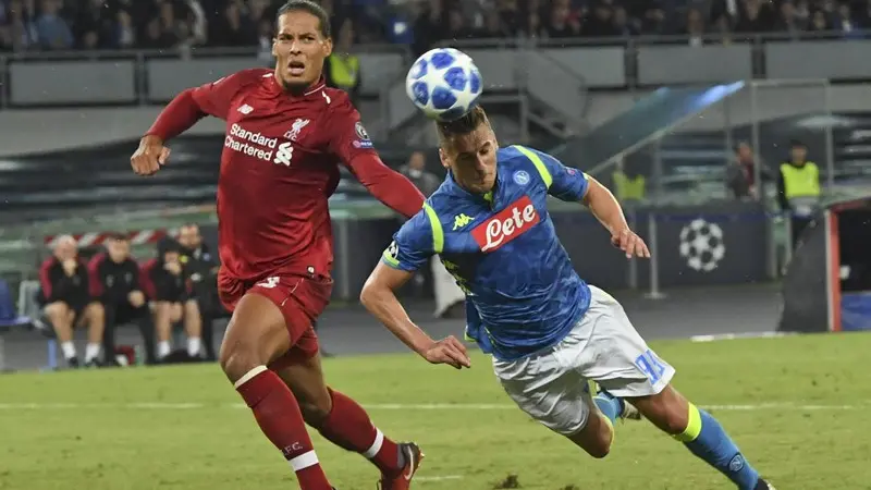 Milik in azione contro il Liverpool - Foto Ansa/Ciro Fusco