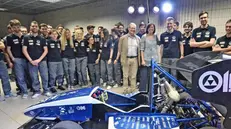 Professori e i ragazzi del team Motorsport - Foto Neg © www.giornaledibrescia.it