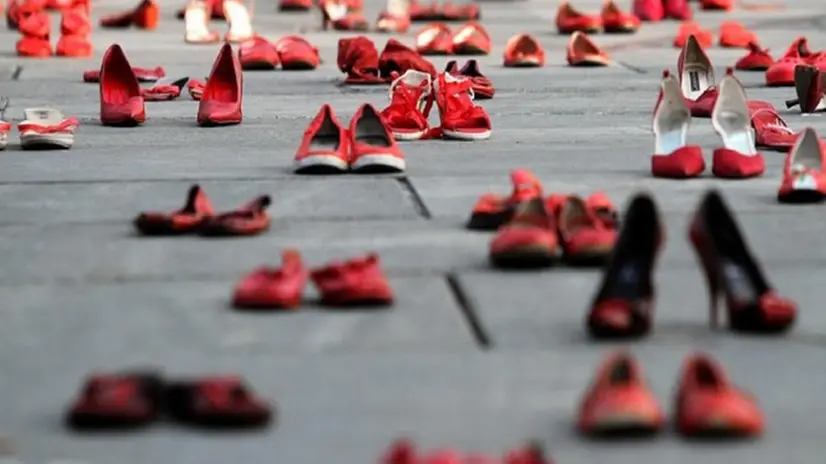 Le scarpe rosse, simbolo delle vittime di femmincidio