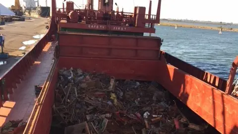 Da Chioggia. Il primo carico di rottame sfuso spedito in Egitto