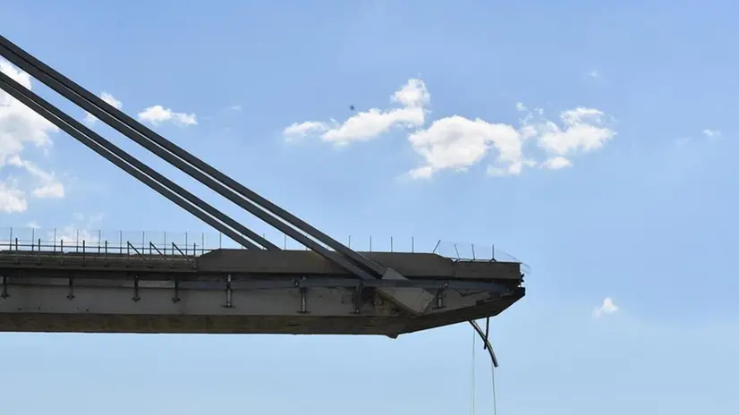 Quel che resta del ponte Morandi - Foto Ansa