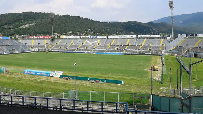 Brutto e vecchio. Così lo stadio Rigamonti che comunque Cellino sta sottoponendo a un’opera di restyling // FOTO REPORTER