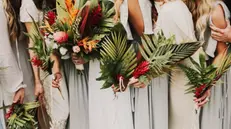 Foglie di palma, felci, protee e sterlizie nei bouquet del 2019 (foto Pinterest)