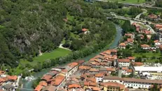 Una veduta aerea di Capo di Ponte - © www.giornaledibrescia.it