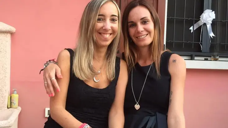 Manuela Bailo, a sinistra, con l'amica Francesca (foto Facebook)