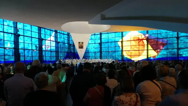 Il vescovo Tremolada e i pellegrini bresciani al Santuario del Divino Amore