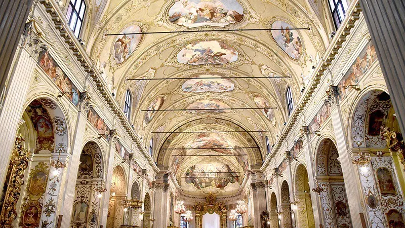 Dopo il complesso restauro, ecco un’anticipazione delle decorazioni settecentesche della navata - © www.giornaledibrescia.it