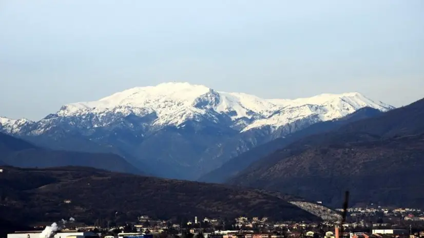 Il monte Guglielmo visto dal Castello - Foto Giandomenico Bondioli © zoom.giornaledibrescia.it