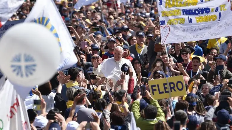 Grande affetto. L’aula Paolo VI può accogliere migliaia di persone: i bresciani non faticheranno certo a riempirla con il loro entusiasmo