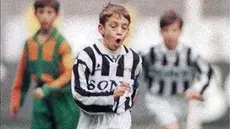 La foto pubblicata su Instagram da Marchisio, ai tempi delle prime partite nella Juve