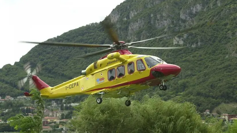 L'elisoccorso di Sondrio in azione (foto archivio) - © www.giornaledibrescia.it