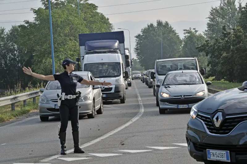 Via del Serpente: incidente prima delle 7