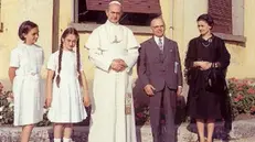 Le sorelle Elisabetta e Chiara con il Papa e i genitori