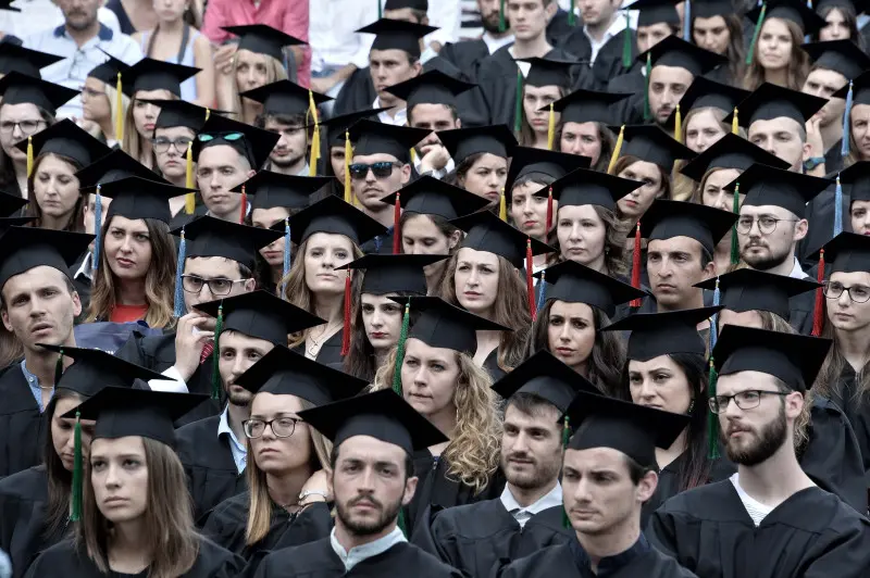 La cerimonia di consegna dei diplomi di UniBs in piazza Loggia